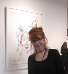 Susanne Haun vor ihrer Sternzeichen Zeichnung in der Galerie Severina